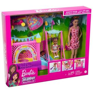 MUÑECA BARBIE SKIPPER NIÑERA CON CASTILLO INFLABLE