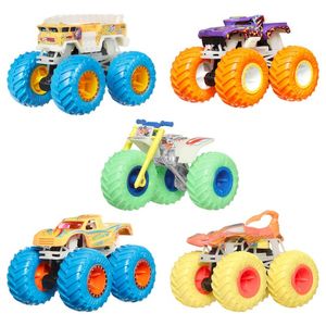 VEHICULO HOT WHEELS MONSTER TRUCKS 1:64 BRILLA EN LA OSCURIDAD
